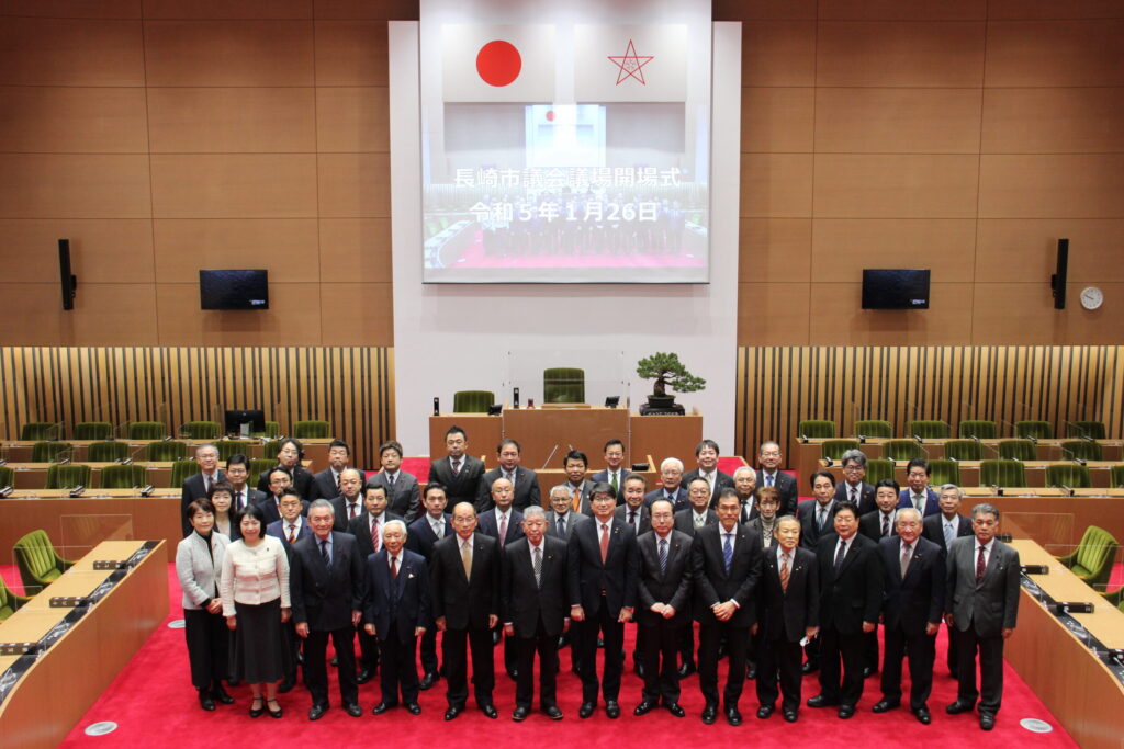 新市庁舎で初議会